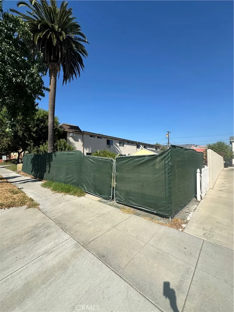 2310 Catalina Street Burbank, CA 91504