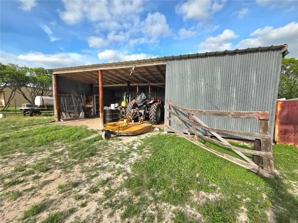 3073 Bravo 6 San Diego, TX 78384
