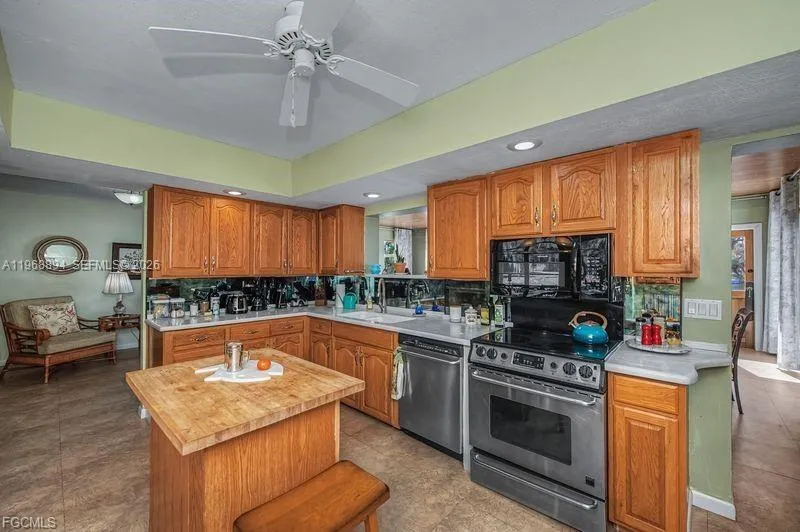 1209 County Rd 78 La Belle, FL 33935
