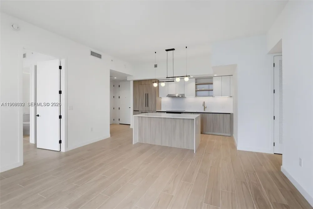 3900 Alton Road #208 Miami Beach, FL 33140