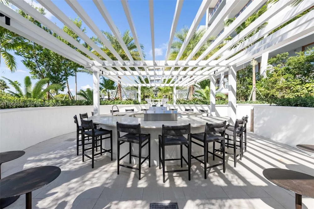 3900 Alton Road #725 Miami Beach, FL 33140