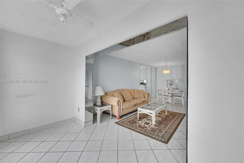 7960 Sunrise Lakes Dr #311 Sunrise, FL 33322
