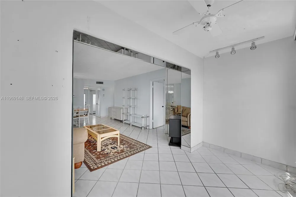 7960 Sunrise Lakes Dr #311 Sunrise, FL 33322