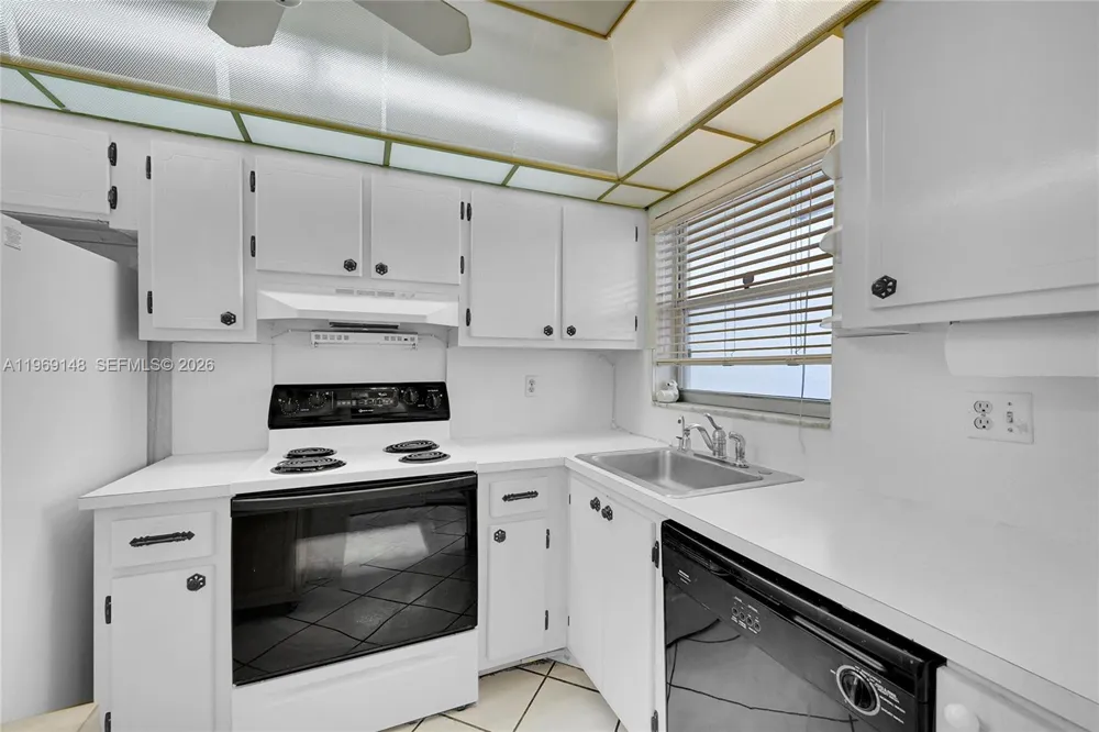 7960 Sunrise Lakes Dr #311 Sunrise, FL 33322