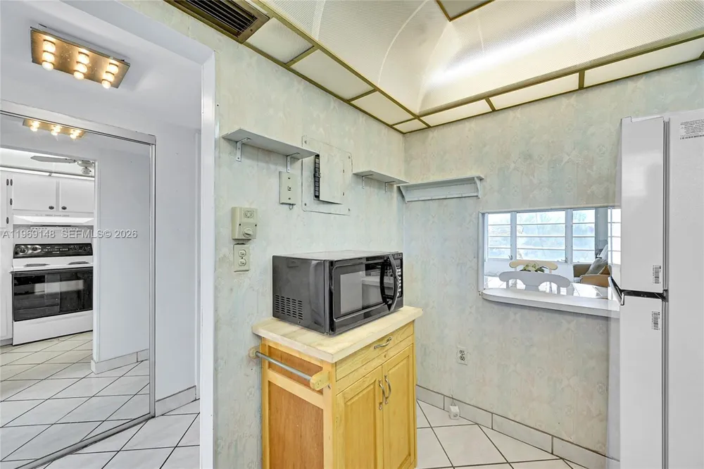 7960 Sunrise Lakes Dr #311 Sunrise, FL 33322