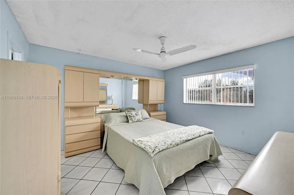 7960 Sunrise Lakes Dr #311 Sunrise, FL 33322