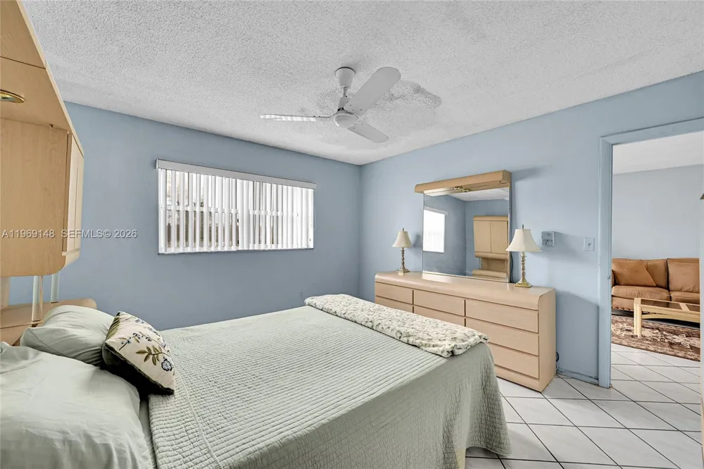 7960 Sunrise Lakes Dr #311 Sunrise, FL 33322