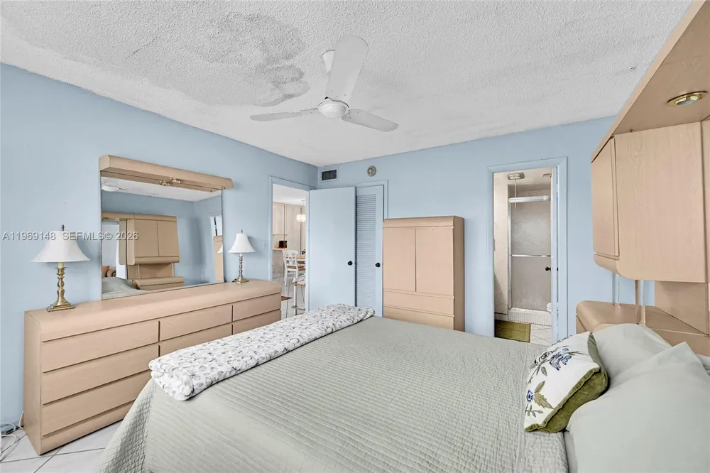 7960 Sunrise Lakes Dr #311 Sunrise, FL 33322