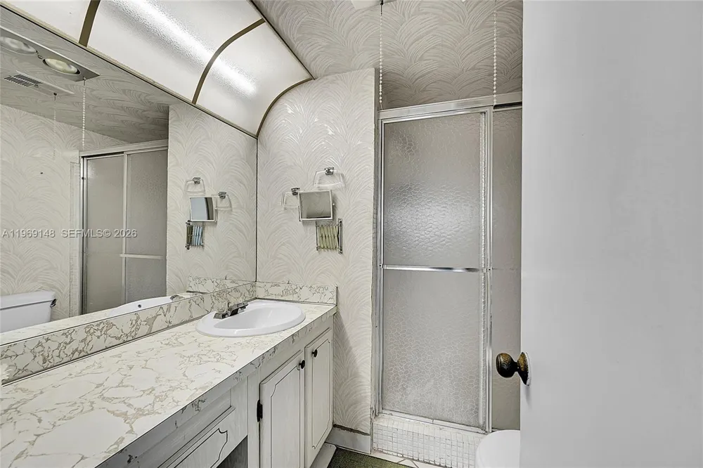 7960 Sunrise Lakes Dr #311 Sunrise, FL 33322