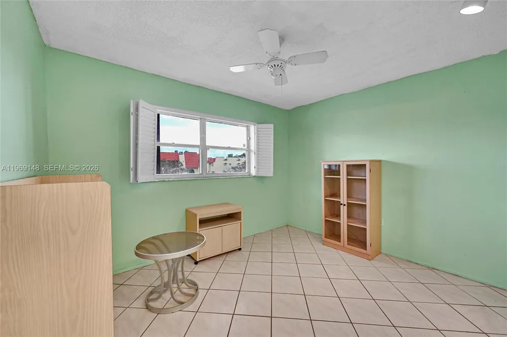 7960 Sunrise Lakes Dr #311 Sunrise, FL 33322