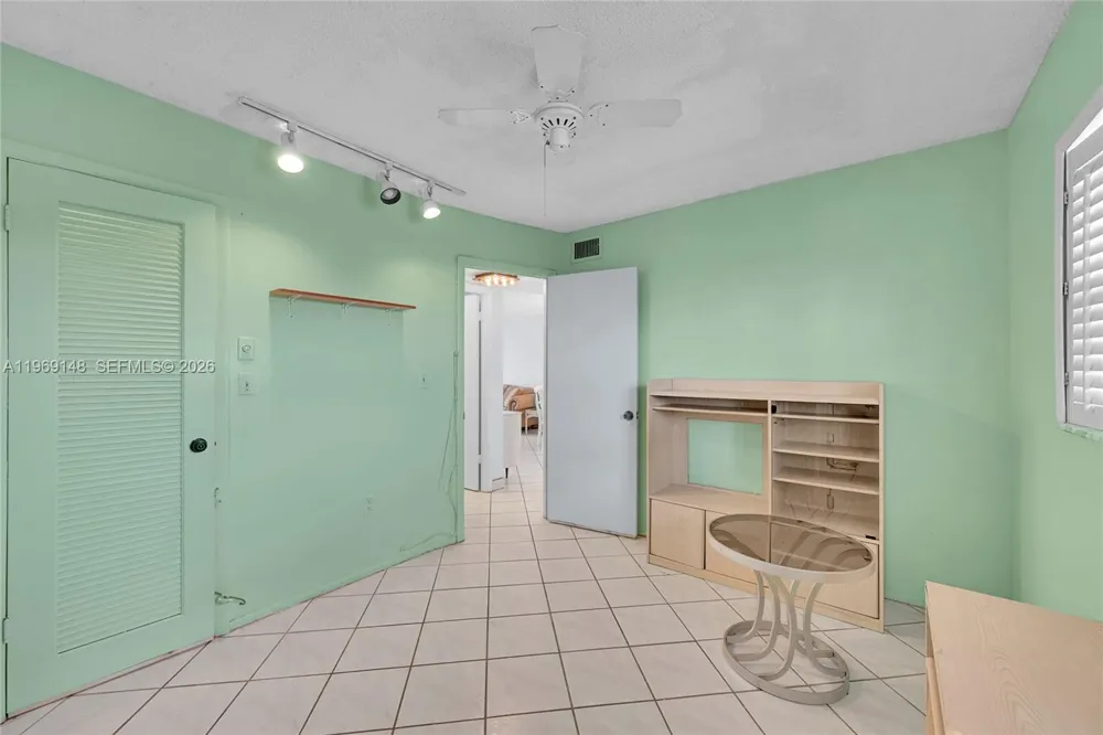 7960 Sunrise Lakes Dr #311 Sunrise, FL 33322