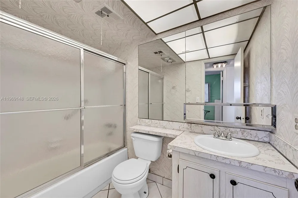 7960 Sunrise Lakes Dr #311 Sunrise, FL 33322