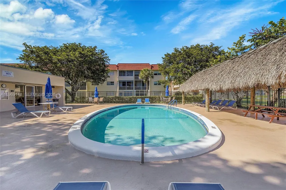 7960 Sunrise Lakes Dr #311 Sunrise, FL 33322