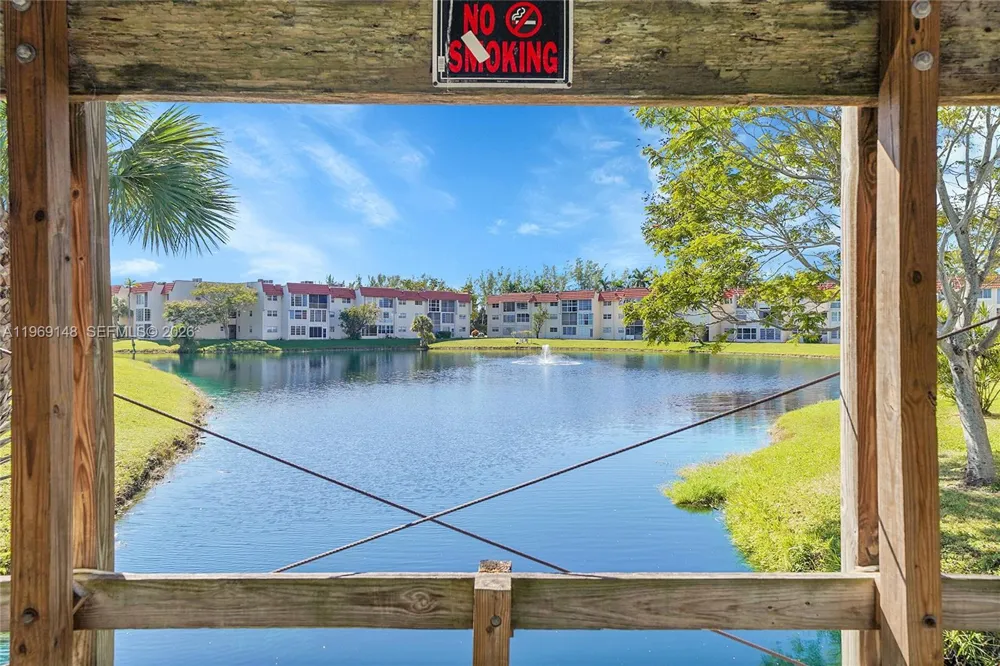 7960 Sunrise Lakes Dr #311 Sunrise, FL 33322