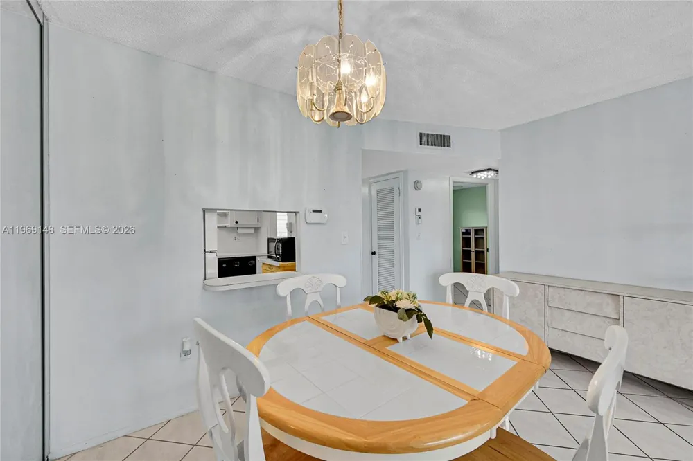 7960 Sunrise Lakes Dr #311 Sunrise, FL 33322