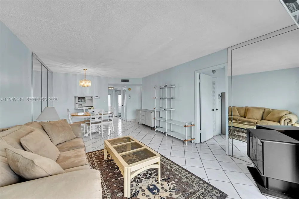 7960 Sunrise Lakes Dr #311 Sunrise, FL 33322