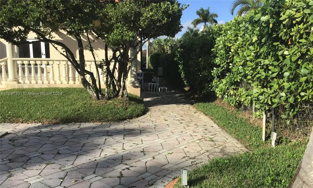 13460 SW 32nd ST Kendall, FL 33175