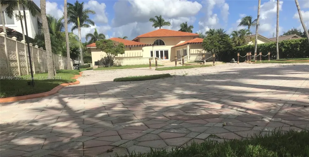 13460 SW 32nd ST Kendall, FL 33175