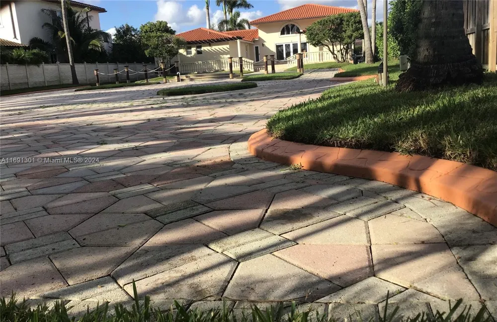 13460 SW 32nd ST Kendall, FL 33175
