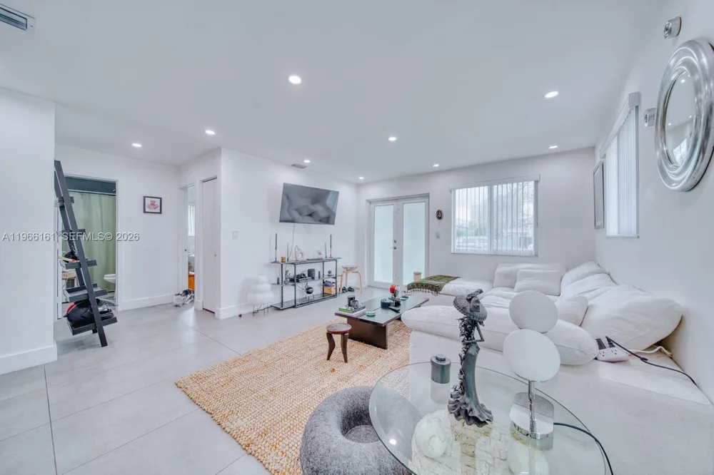 2841 SW 24th Ter Miami, FL 33145