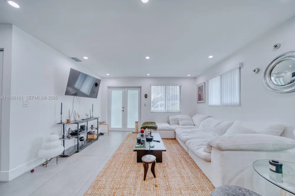 2841 SW 24th Ter Miami, FL 33145