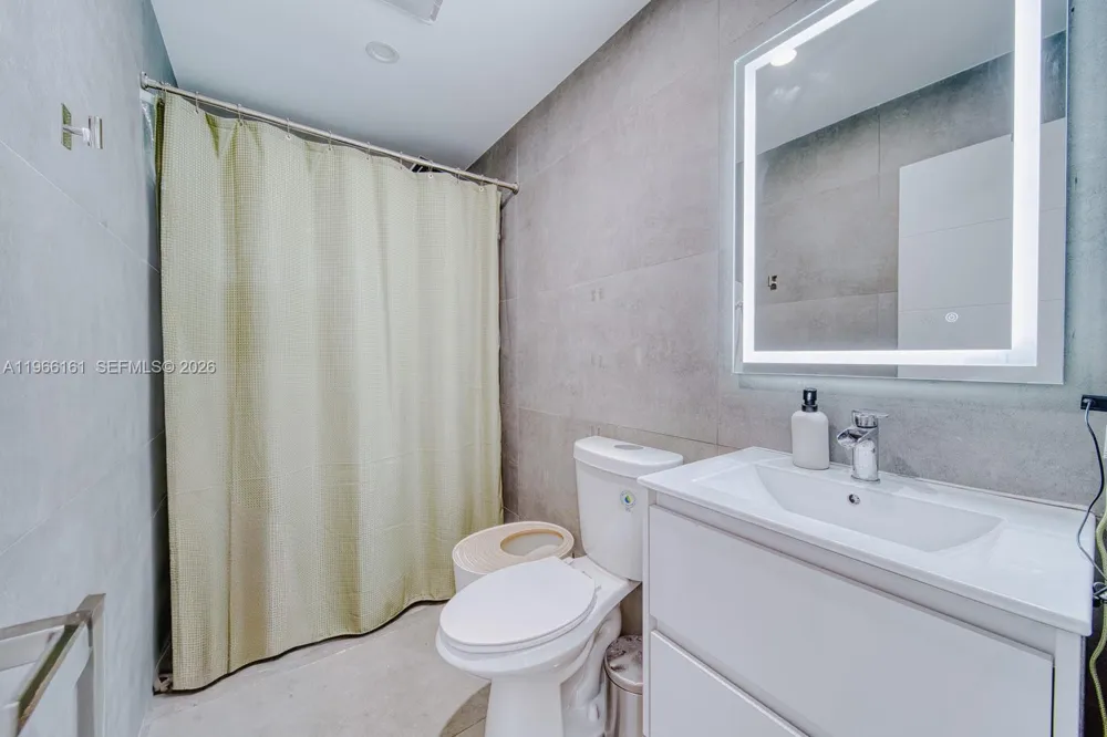 2841 SW 24th Ter Miami, FL 33145