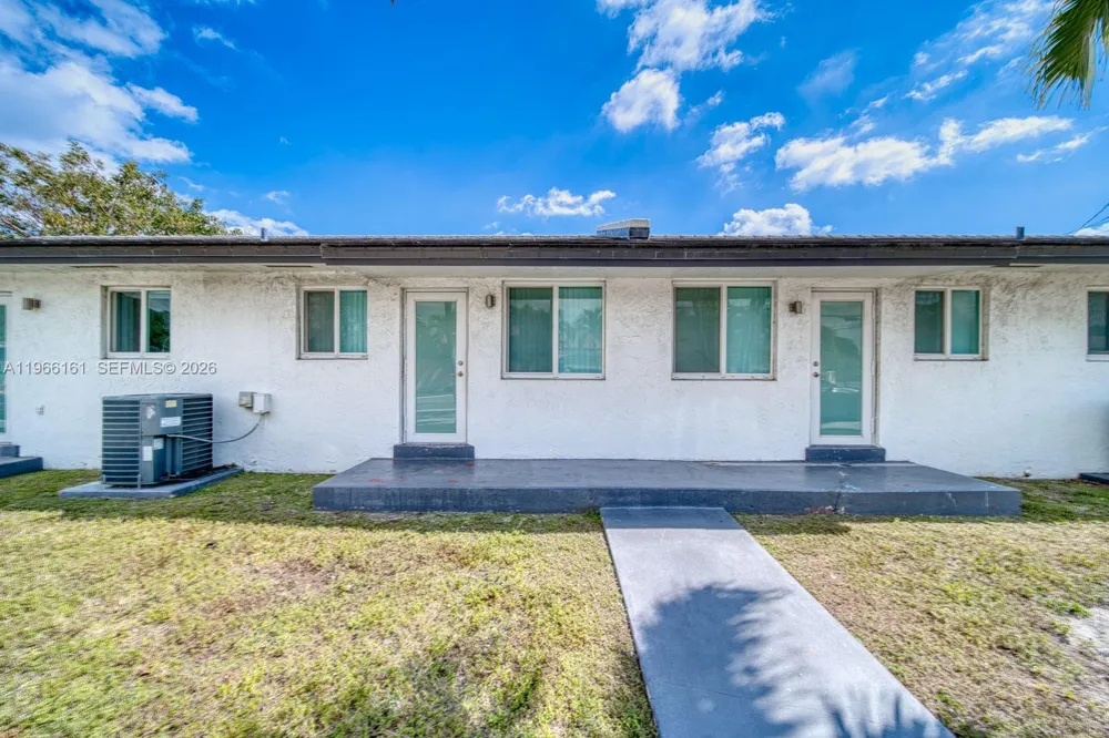 2841 SW 24th Ter Miami, FL 33145
