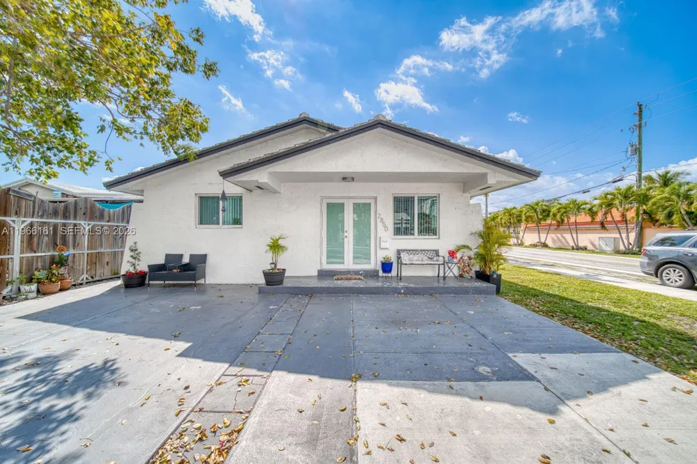 2841 SW 24th Ter Miami, FL 33145