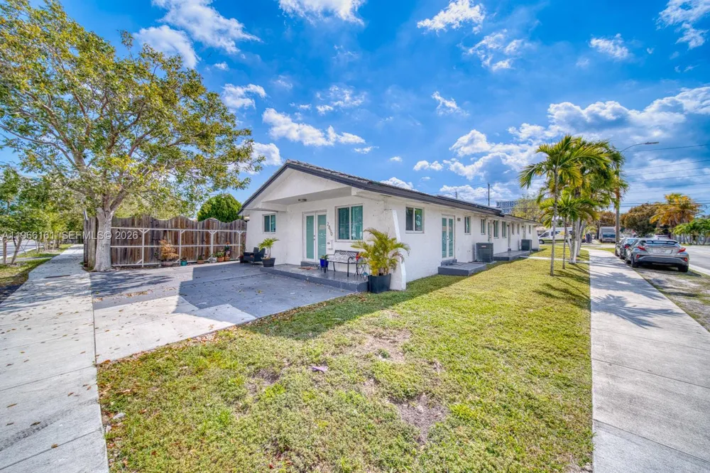 2841 SW 24th Ter Miami, FL 33145