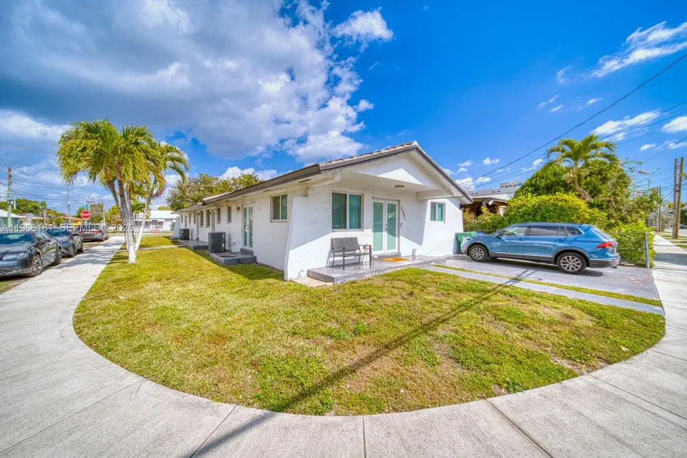 2841 SW 24th Ter Miami, FL 33145