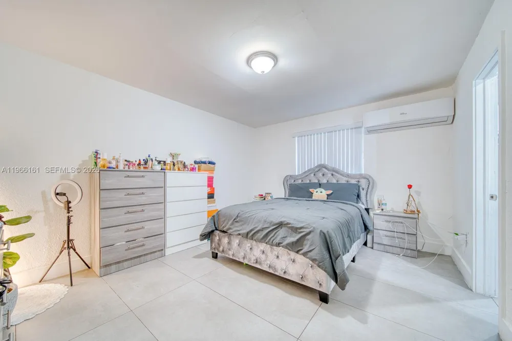 2841 SW 24th Ter Miami, FL 33145