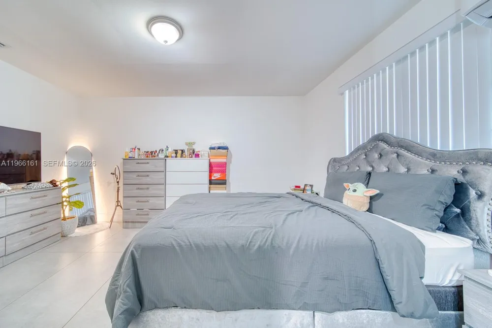 2841 SW 24th Ter Miami, FL 33145