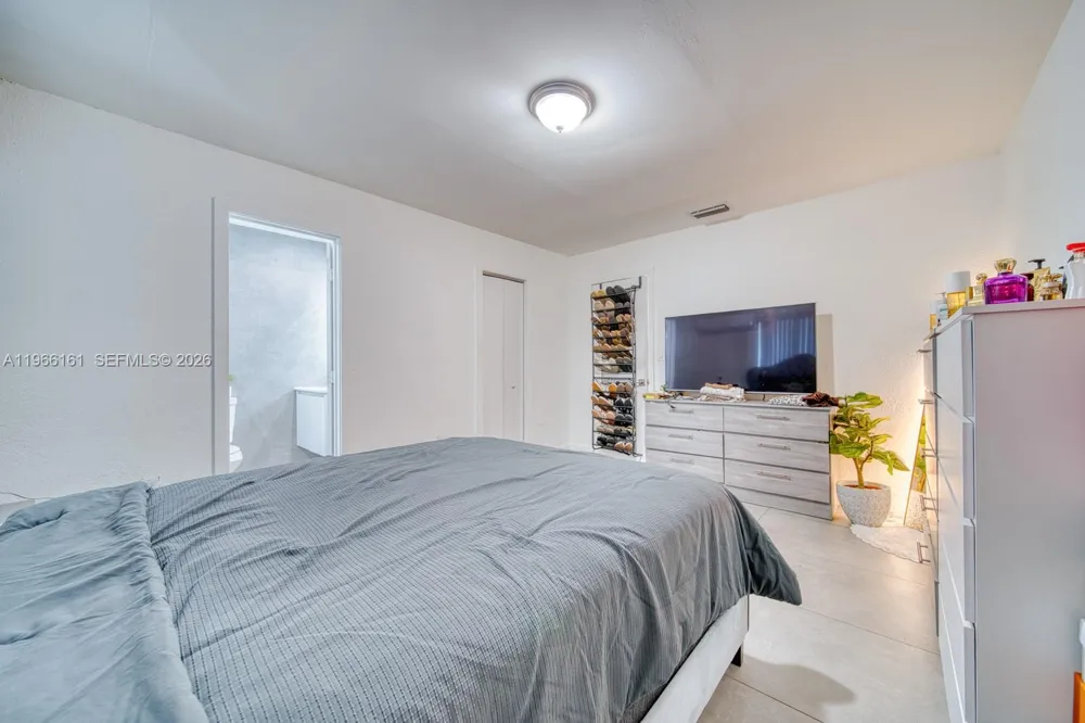 2841 SW 24th Ter Miami, FL 33145