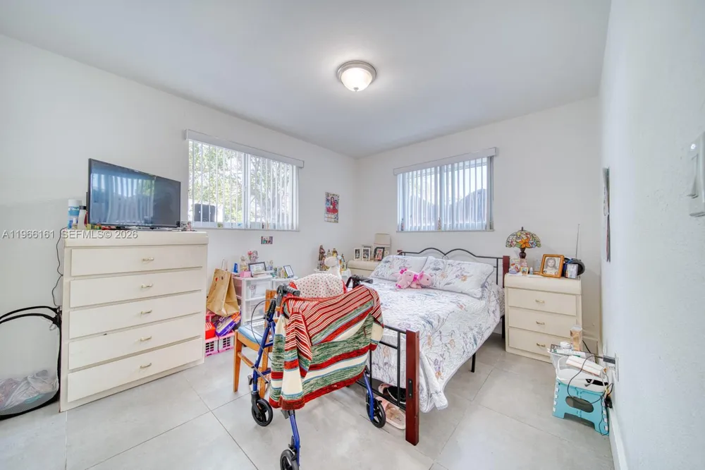 2841 SW 24th Ter Miami, FL 33145