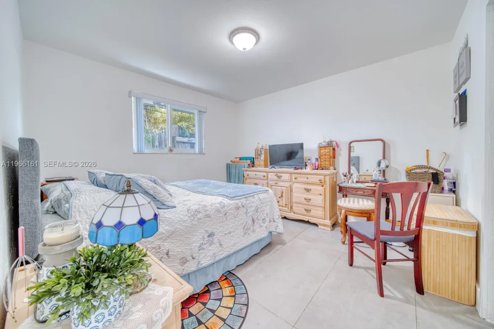 2841 SW 24th Ter Miami, FL 33145