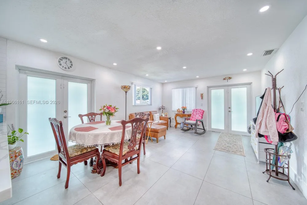 2841 SW 24th Ter Miami, FL 33145
