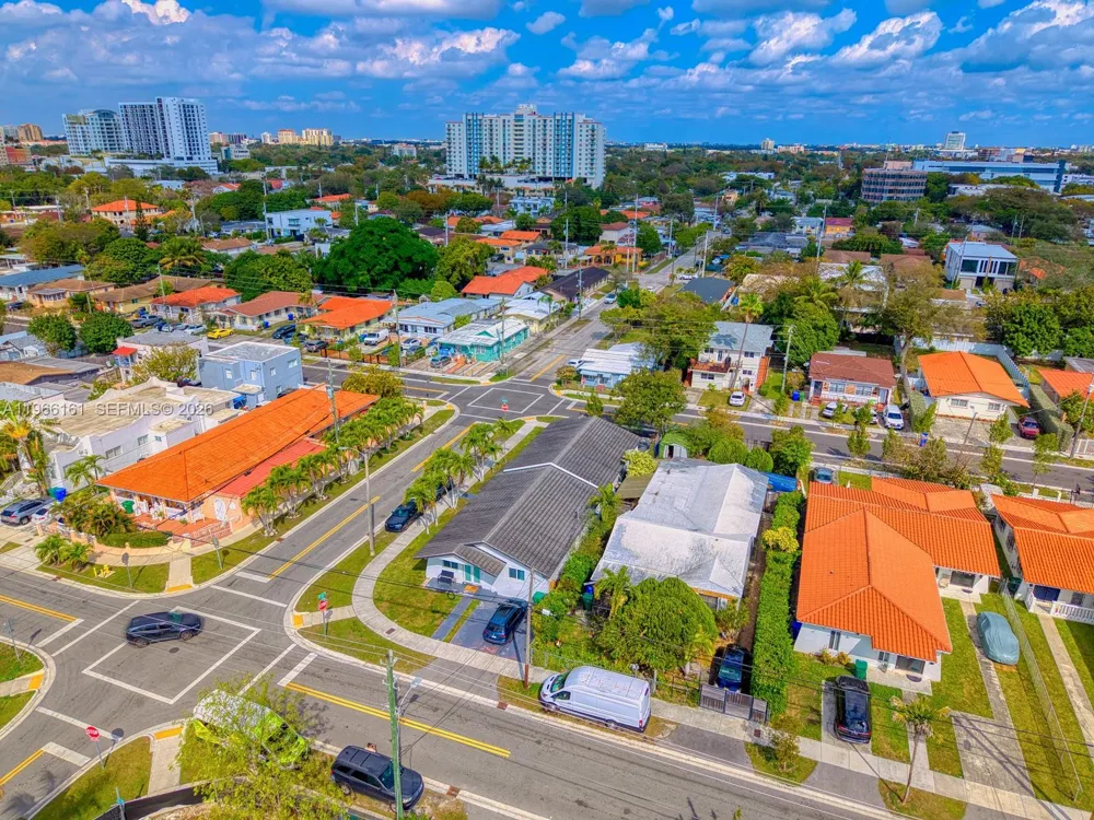 2841 SW 24th Ter Miami, FL 33145