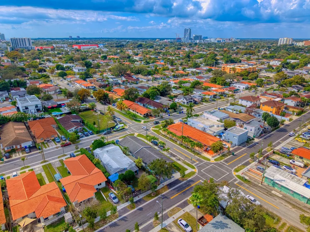 2841 SW 24th Ter Miami, FL 33145