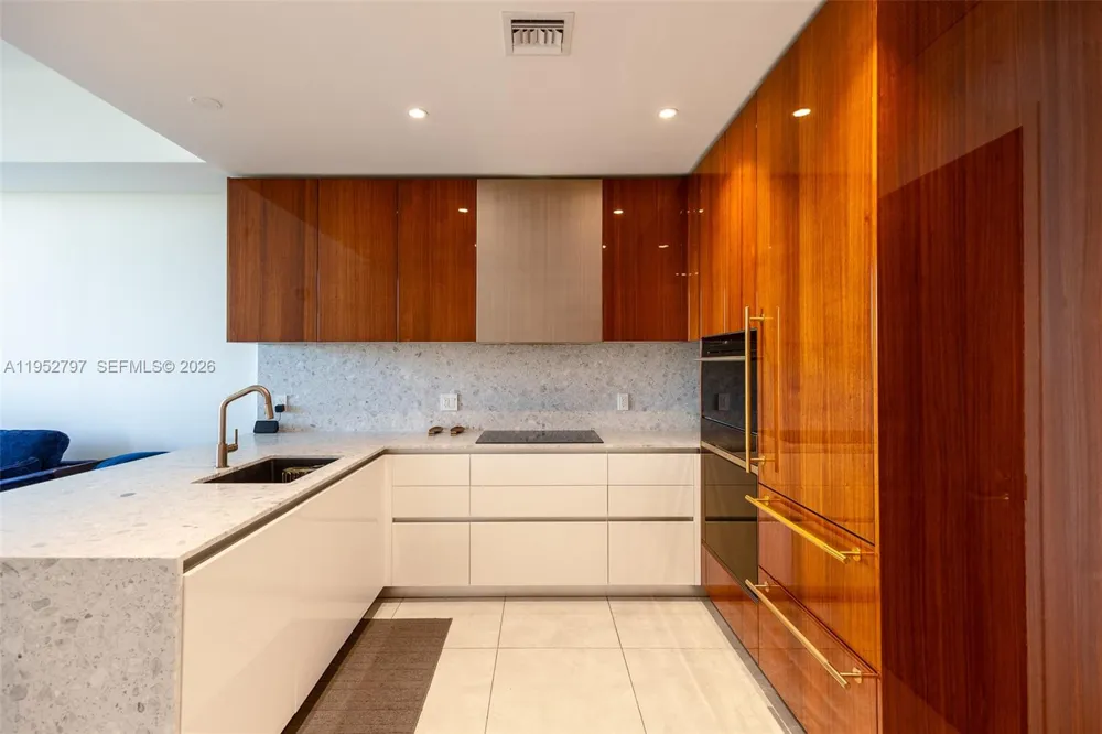 2678 Tigertail Ave #612 Miami, FL 33133