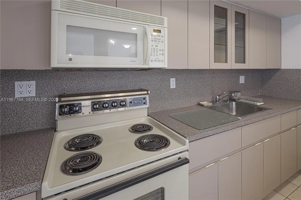 1700 NE 105th St #512 Miami Shores, FL 33138