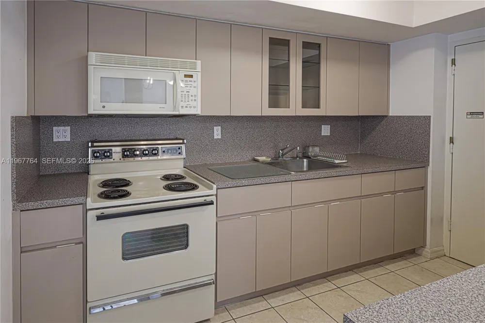 1700 NE 105th St #512 Miami Shores, FL 33138