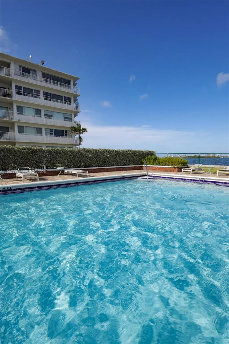 1700 NE 105th St #512 Miami Shores, FL 33138