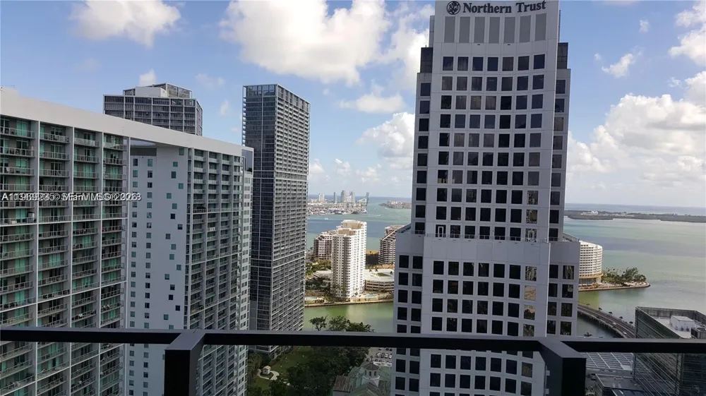 68 SE 6th St #3305 Miami, FL 33131