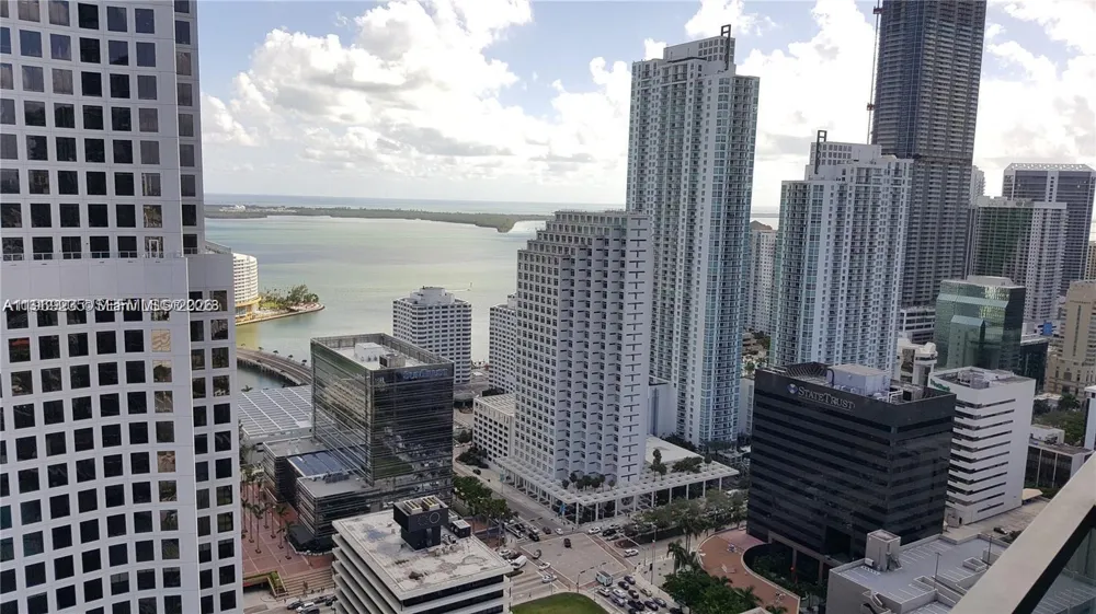 68 SE 6th St #3305 Miami, FL 33131