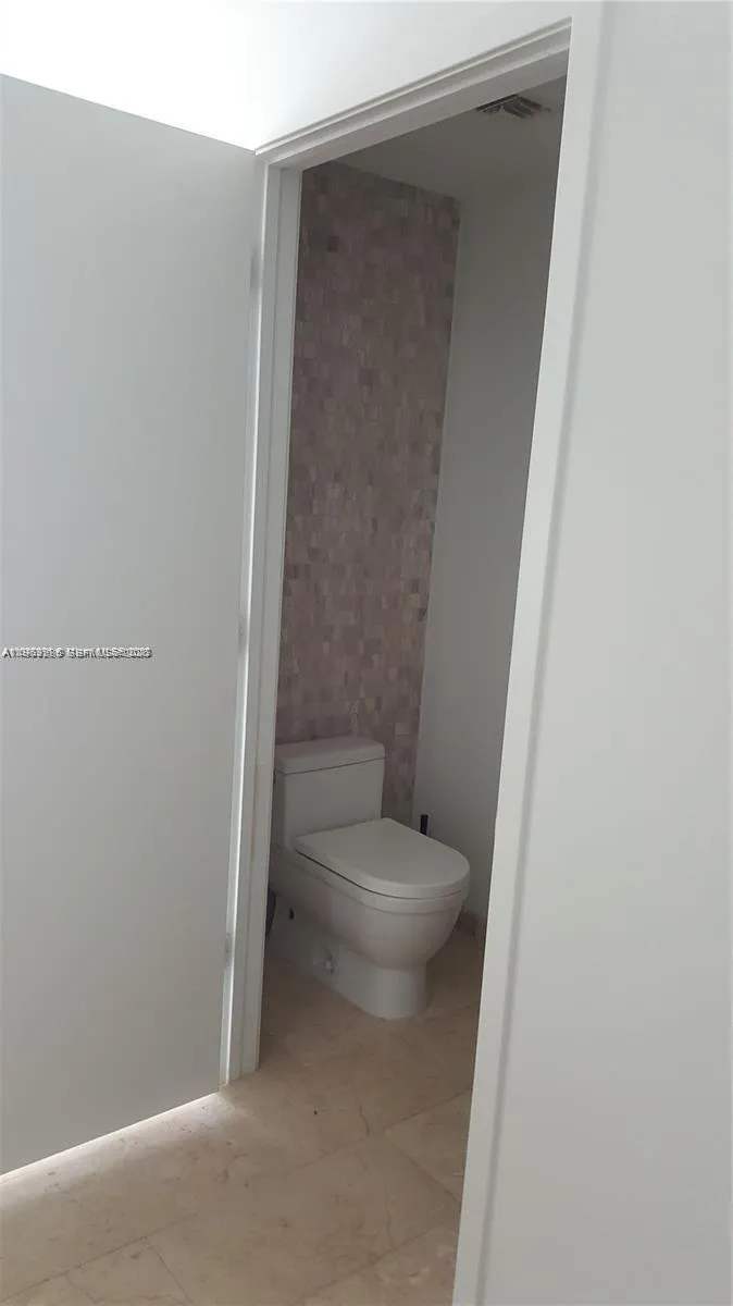 68 SE 6th St #3305 Miami, FL 33131