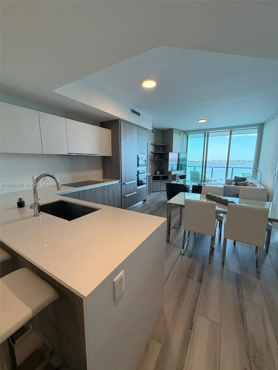 2900 NE 7th Ave #1205 Miami, FL 33137