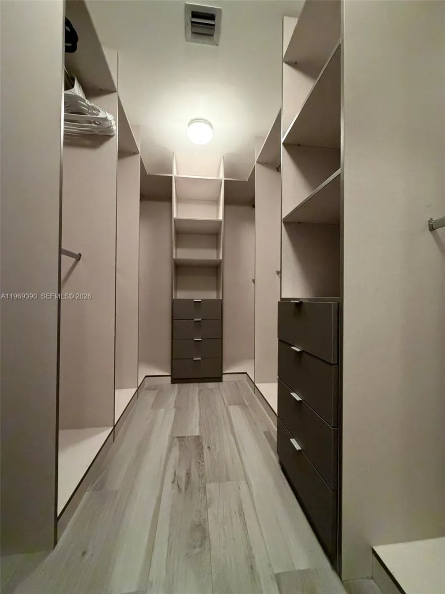 2900 NE 7th Ave #1205 Miami, FL 33137