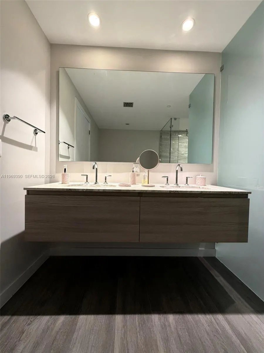 2900 NE 7th Ave #1205 Miami, FL 33137