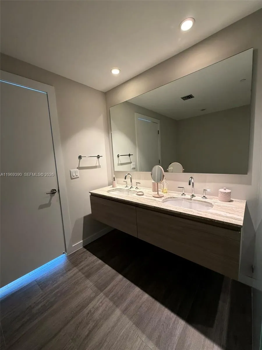 2900 NE 7th Ave #1205 Miami, FL 33137