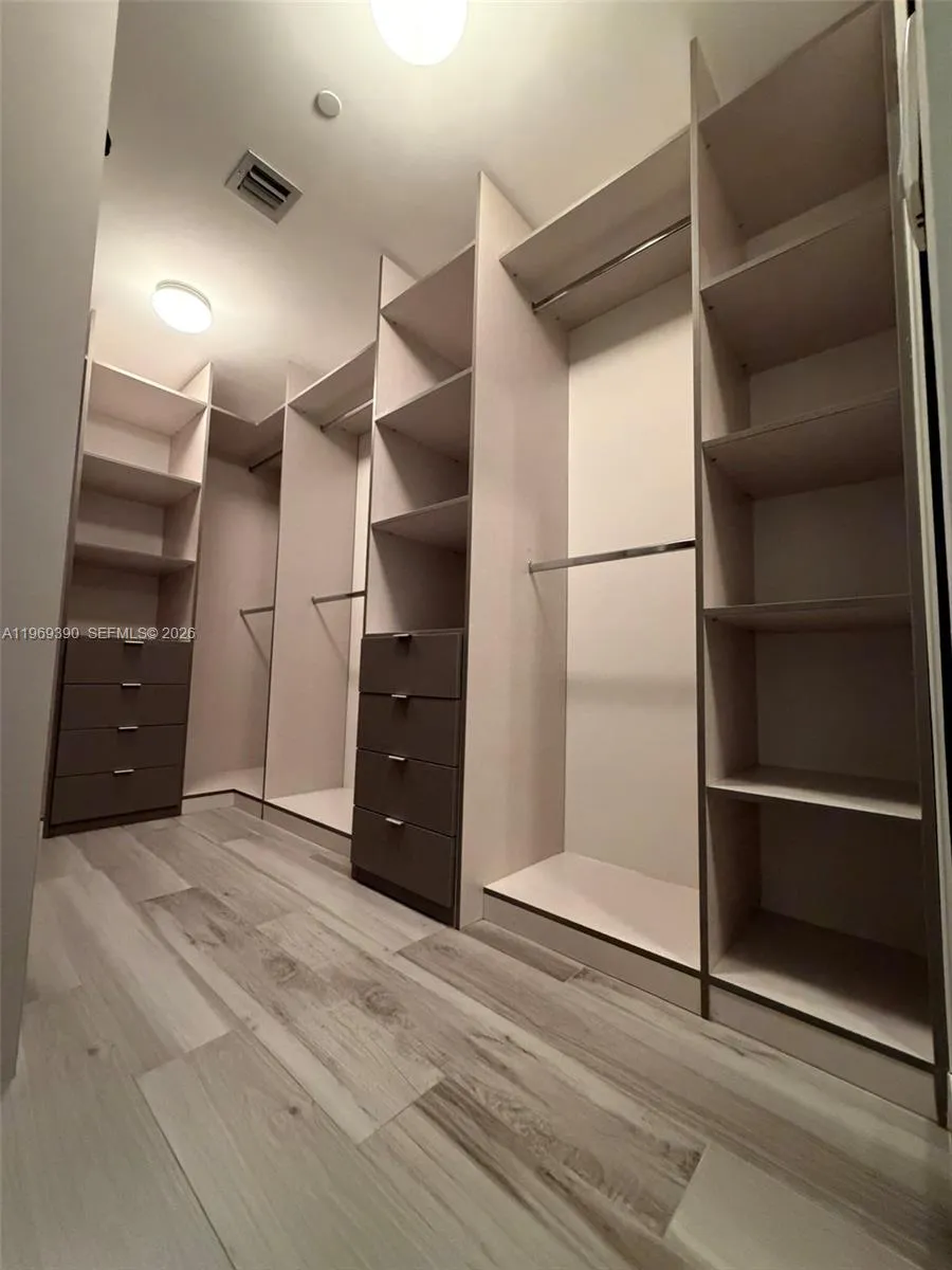 2900 NE 7th Ave #1205 Miami, FL 33137